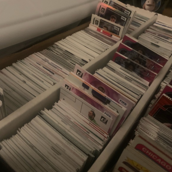 Random Assortment 1,000 Cards Rookies Parallels 1sts SPs ONLY Multi Sport Cards - Picture 3 of 5